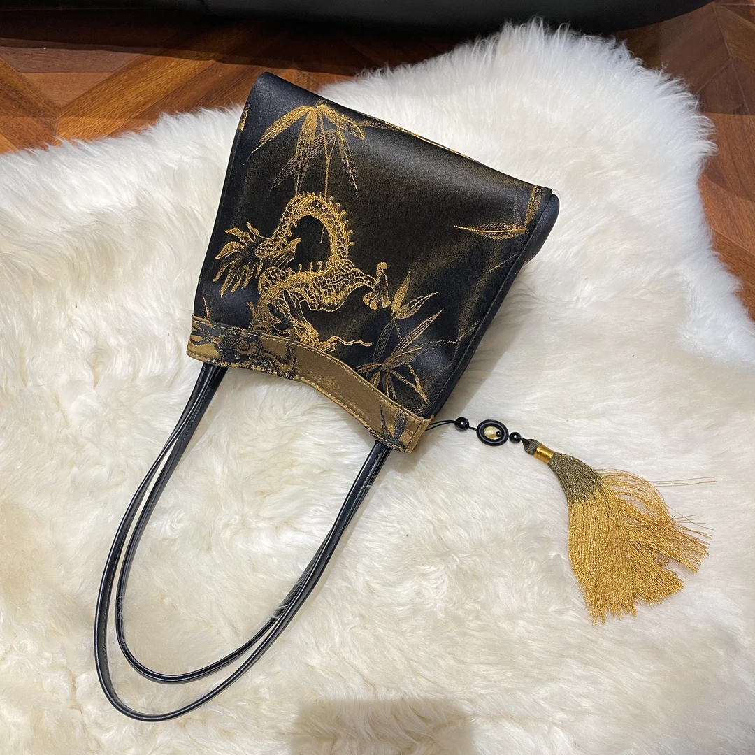 新中式国风2024新款香云沙品牌小方包真皮单肩斜挎手提女包配汉服