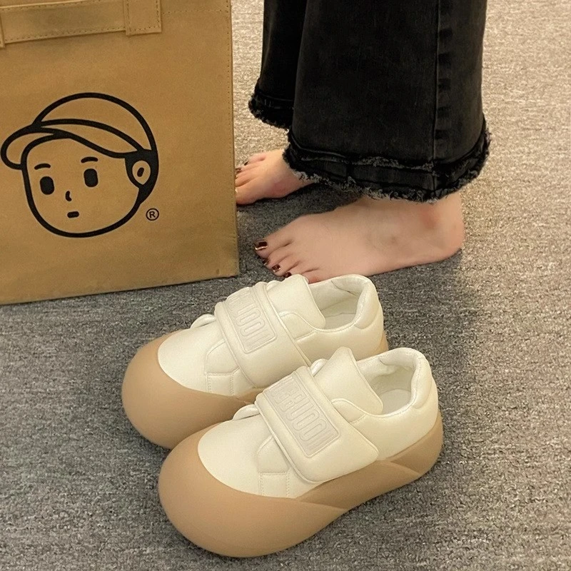 魔术贴小白鞋女秋冬季厚底加绒暖棉鞋小众运动板鞋大头丑萌面包鞋