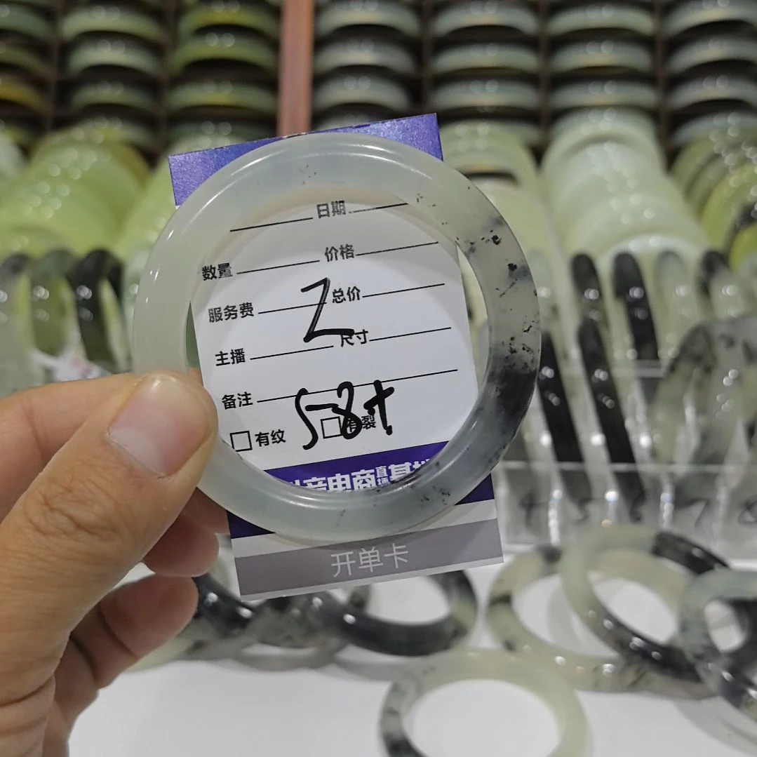 岫玉手镯未镶嵌Z****?岫玉手镯天然岫玉手镯