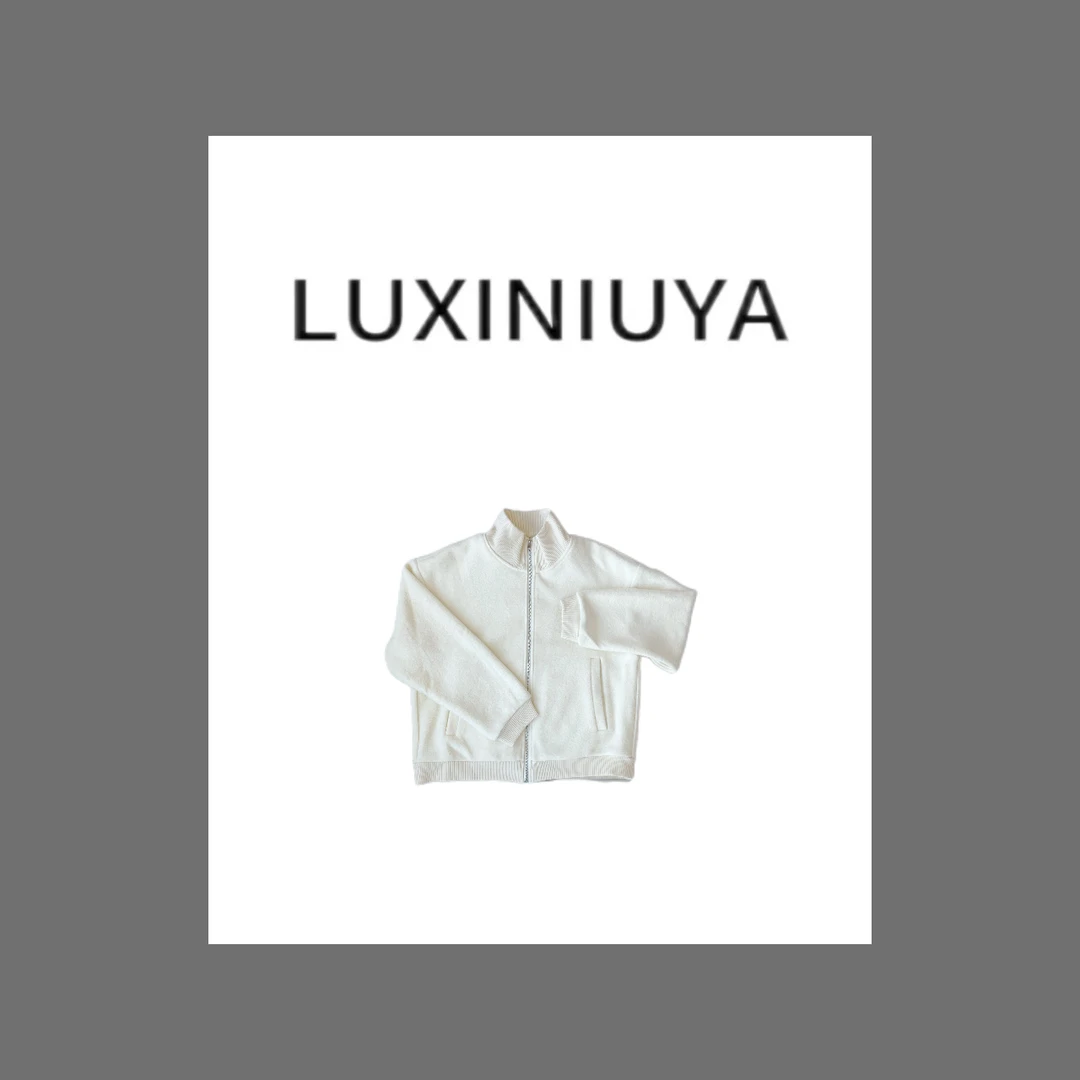 【LUXINIUYA】镇店回购！ 金属字母三角标立领长袖拉链外套#CX2350