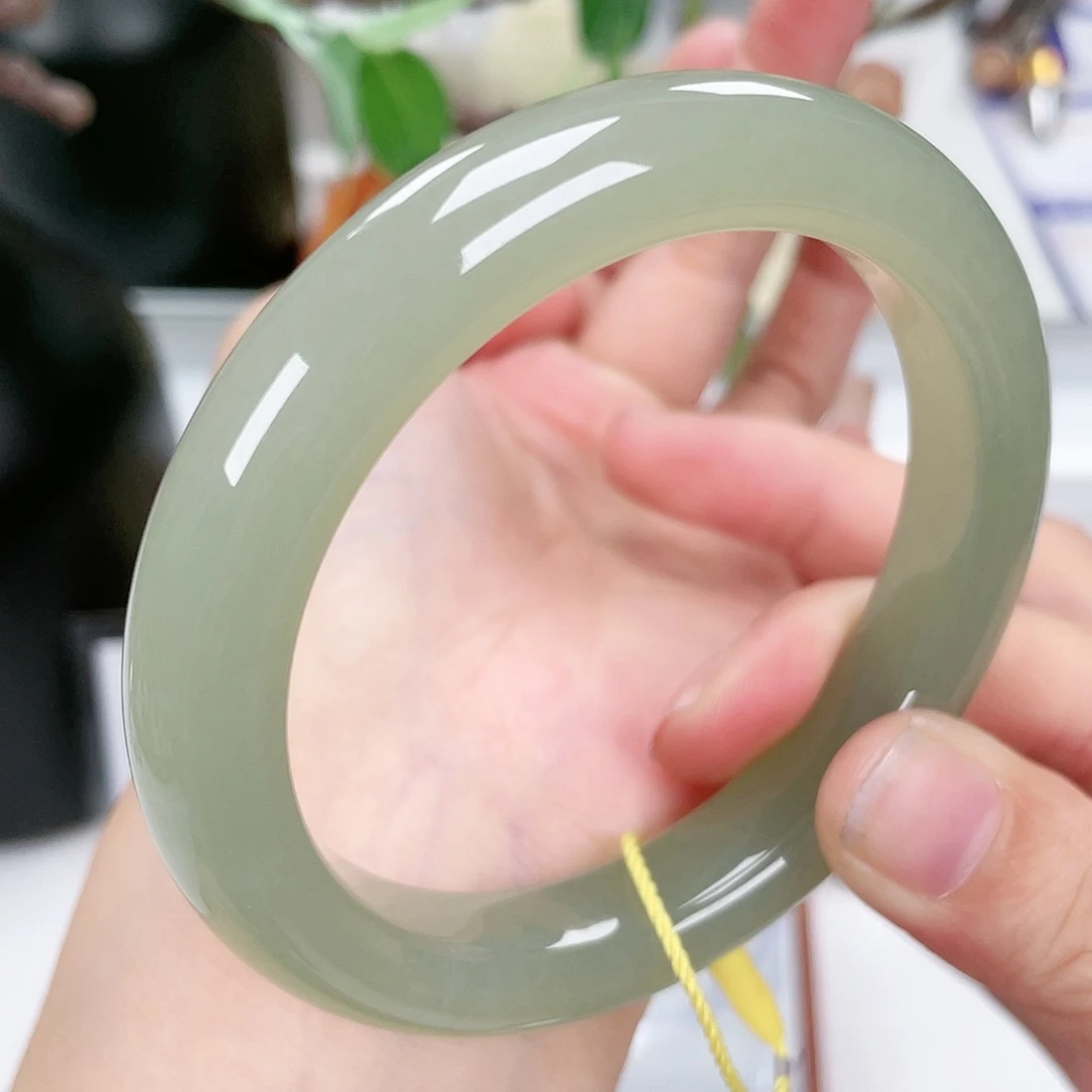 和田玉手镯60未镶嵌