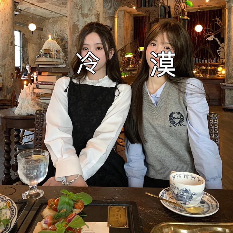 肉完春季韩系学院风套装小个子2024新款刺绣针织马甲衬衫两件套女