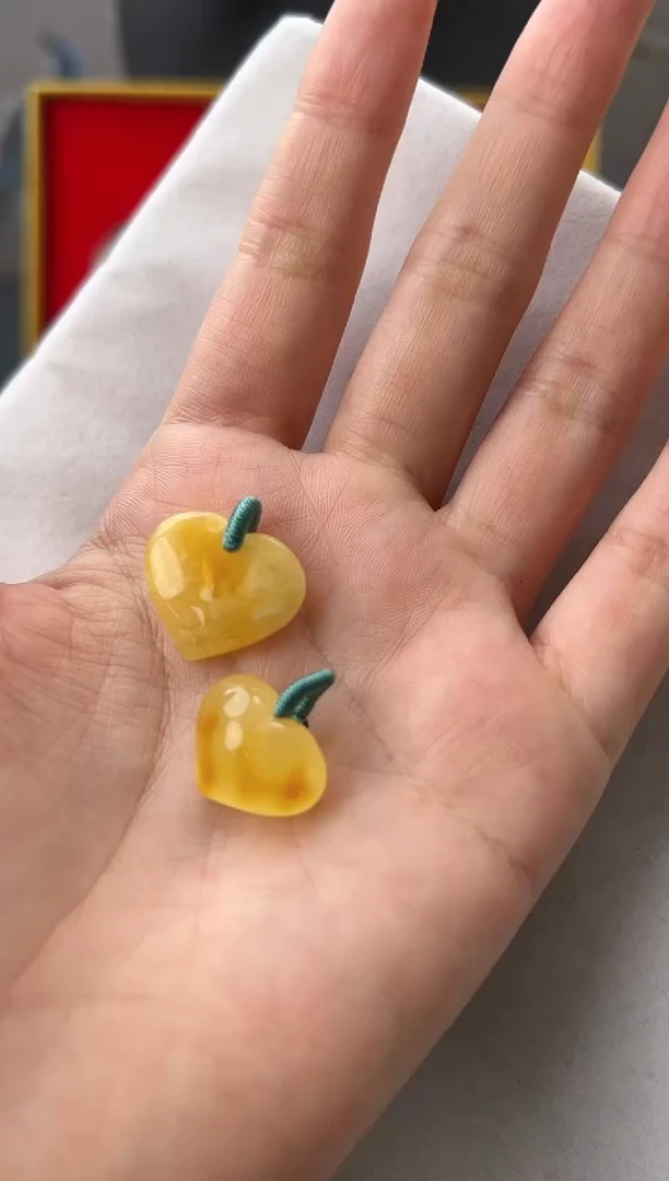 【闪购商品】琥珀裸石未镶嵌11111055-手机坠 多样性发一个