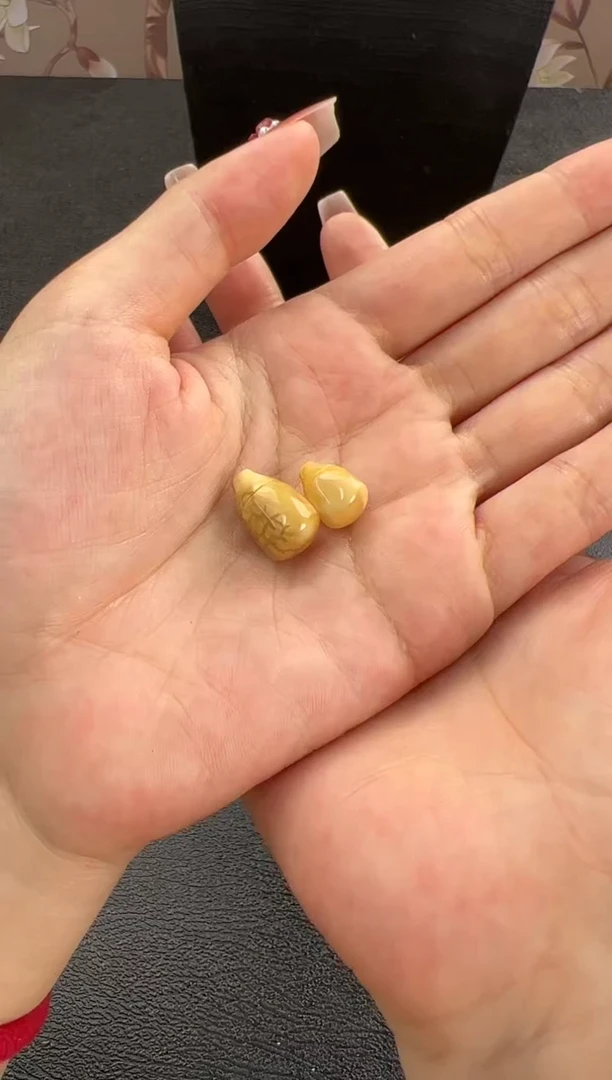 【闪购商品】琥珀裸石未镶嵌1120010-配饰一对