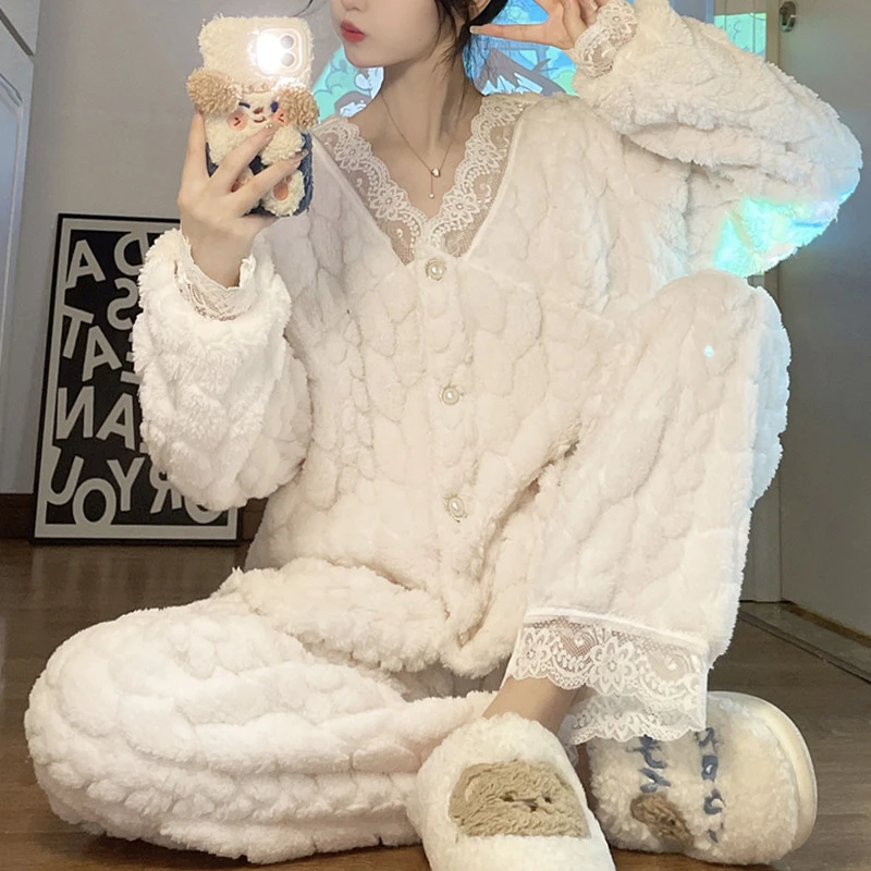 珊瑚绒睡衣秋冬季女2025年加厚法兰绒加绒V领蕾丝花边家居服套装