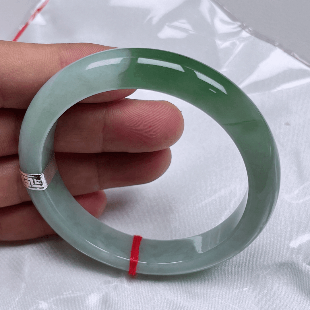 天然缅甸A货翡翠手镯62.6圈口翡翠色