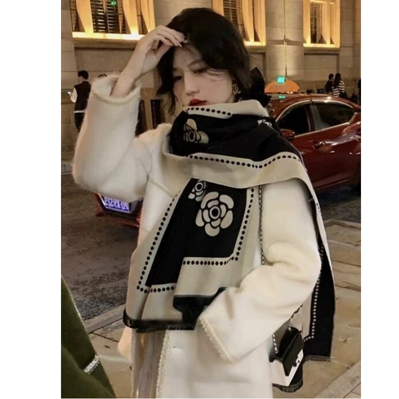 Love is long高级百搭围巾女新款小香风山茶花保暖披肩网红加厚