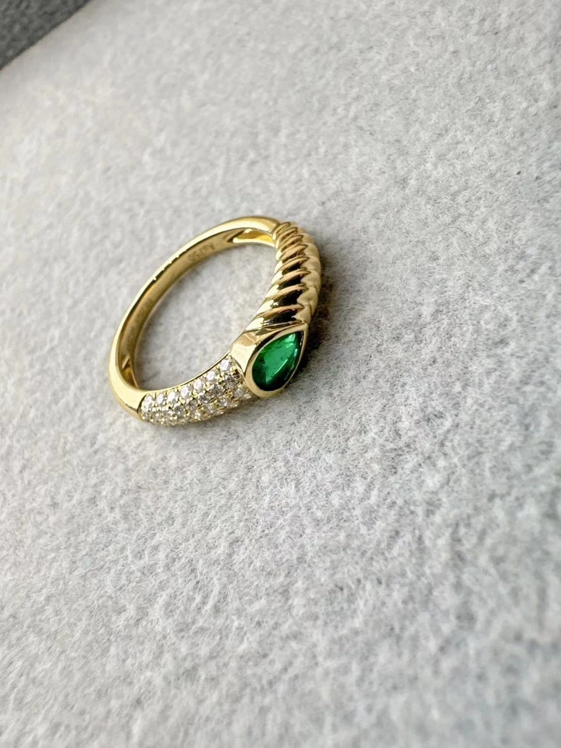 18K金祖母绿时尚戒指