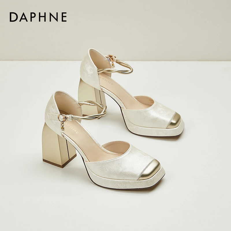 达芙妮新款国风印花高跟鞋女粗跟方头浅口舒适百搭一字扣带单鞋女