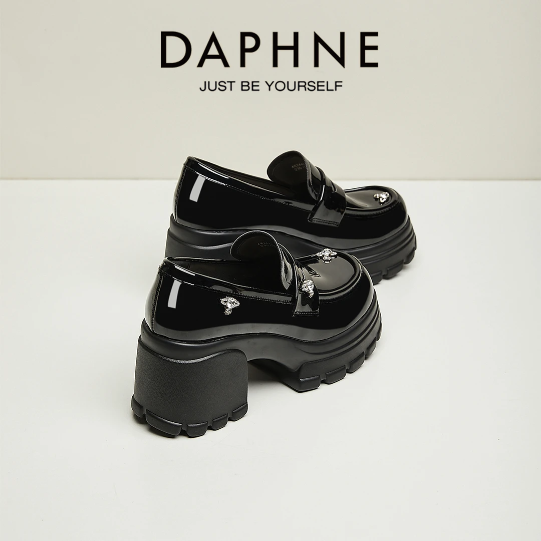达芙妮黑色厚底漆皮乐福鞋2025新款秋季一脚蹬女鞋配裙子气质单鞋