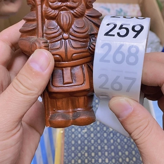 杯W****m一大把小刀都在里面呢