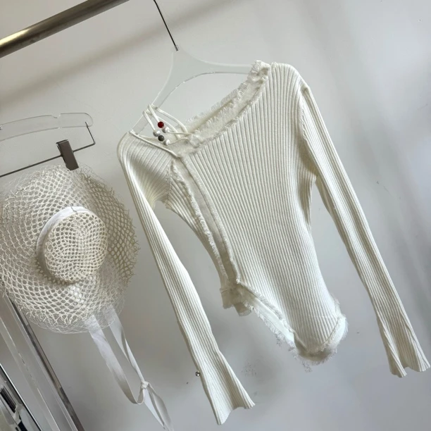 TSUEN荃壹  毛边不规则落肩针织上衣