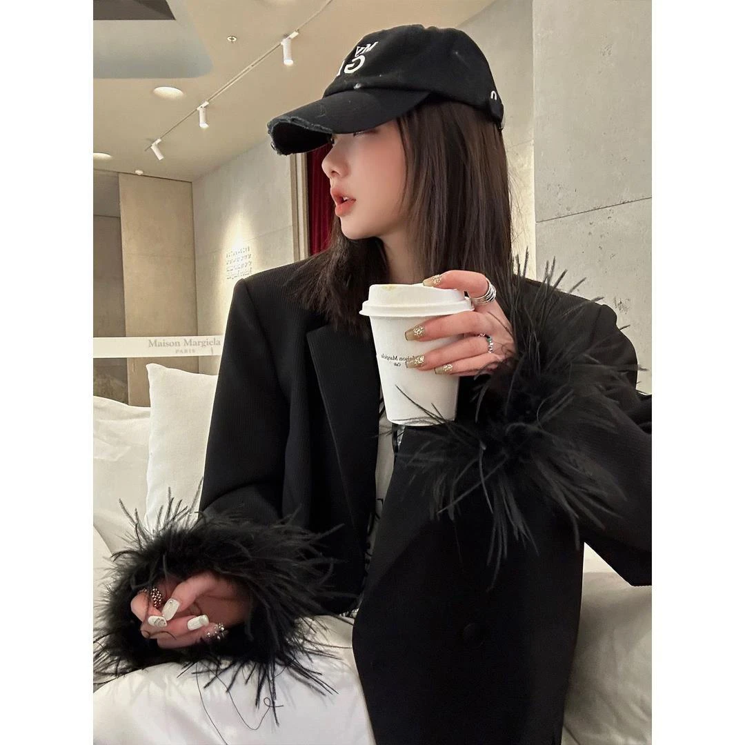 黑色西装袖口拼毛毛外套女2024春秋季新款中长款高级感休闲西服