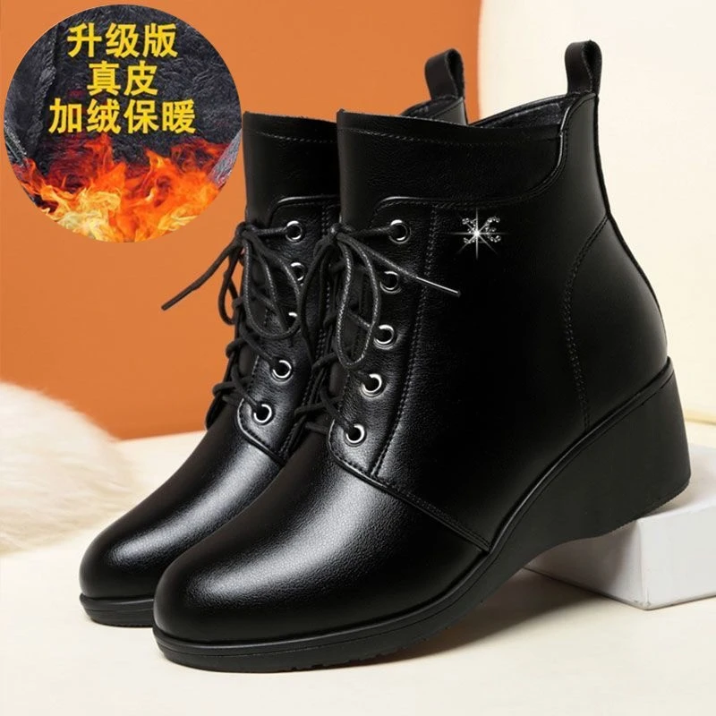 品牌断码妈妈鞋冬季新款女短靴加绒皮鞋马丁靴中老年靴子舒适棉鞋