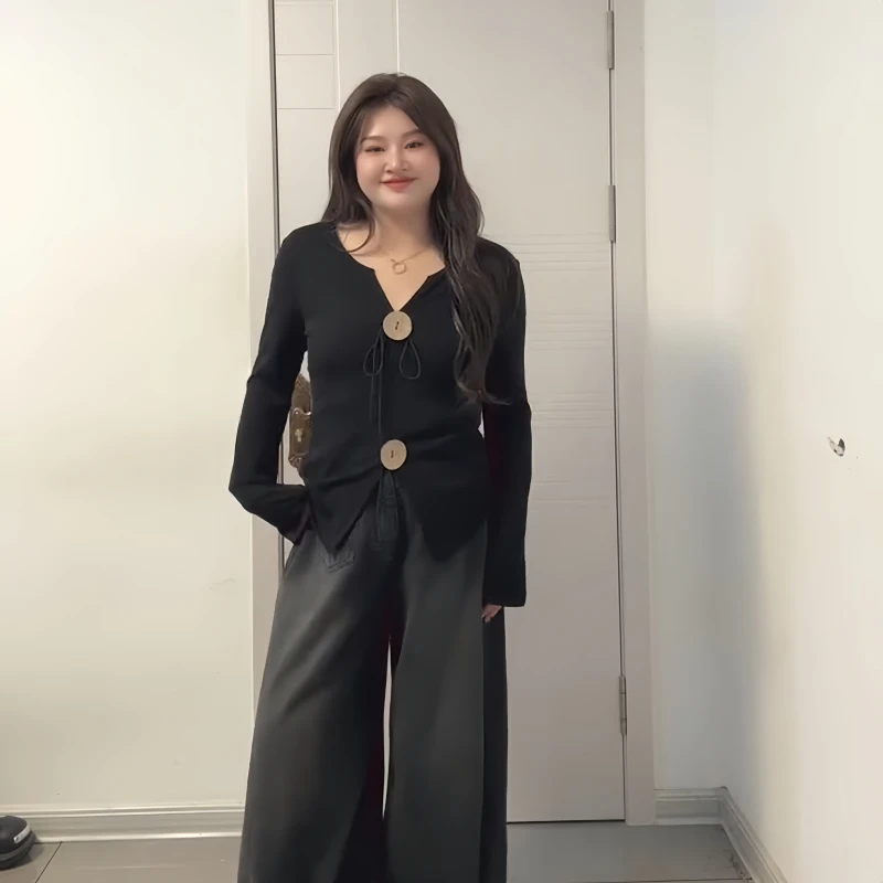 大码法式新款纽扣装饰v领长袖T恤女内搭打底衫纯欲开叉上衣