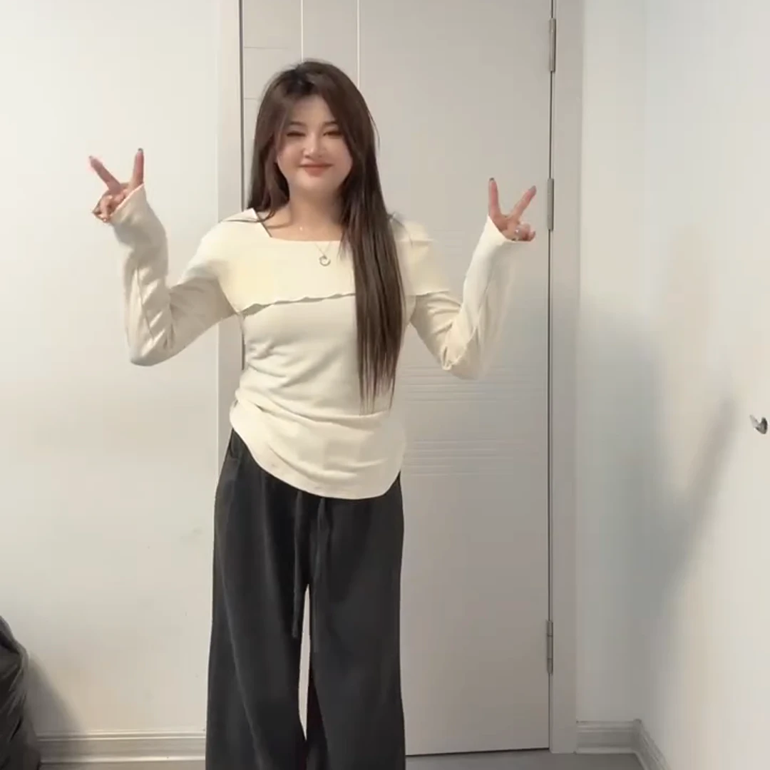 大码胖妹妹秋冬新款法式温柔风方口领设计款修身净版辣妹显瘦上衣