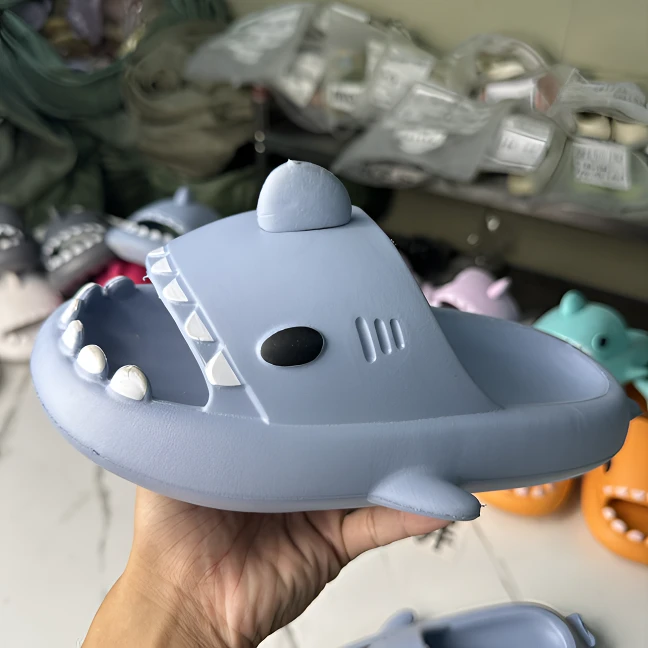 2024年网红爆款eva防臭正版鲨鱼拖鞋可爱厚底外穿拖鞋（微瑕疵）