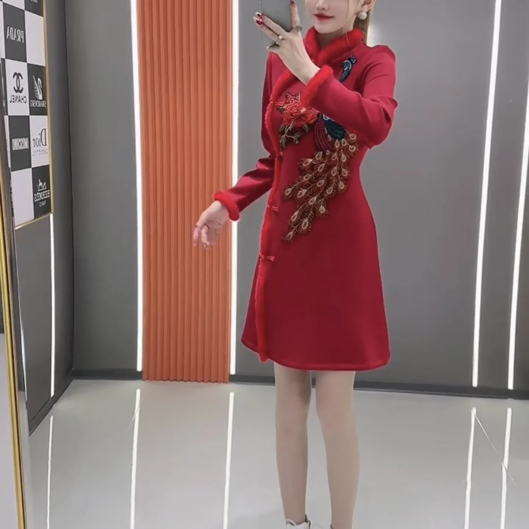 时尚国风刺绣连衣裙