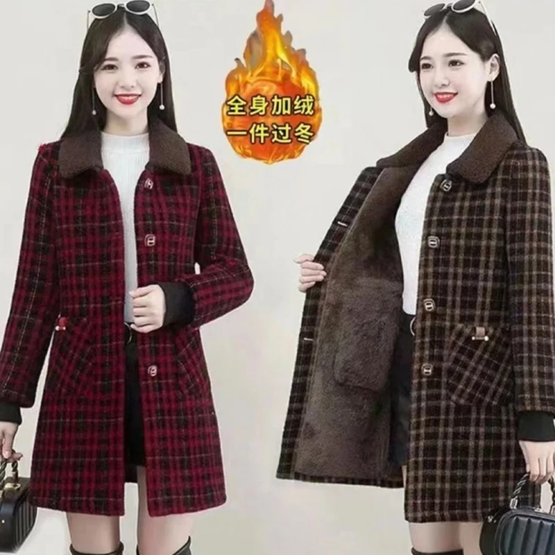 中老年女装秋冬新款加绒加厚外套中长款大码妈妈洋气保暖格子大衣