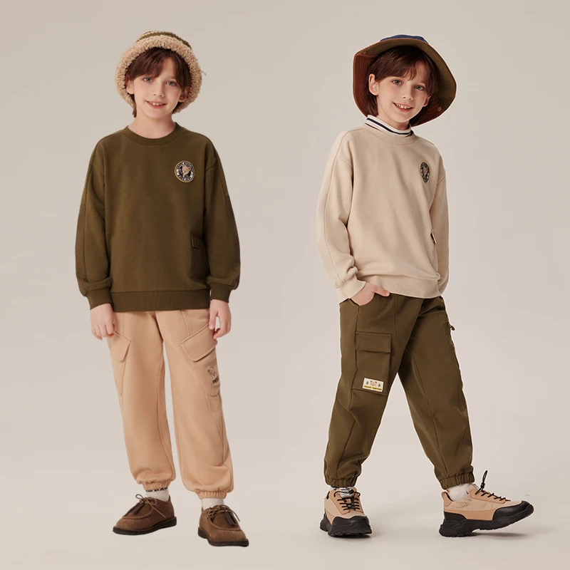 PawinPaw卡通小熊童装2024年秋冬圆领印花卫衣宽松舒适PCMAE4911M