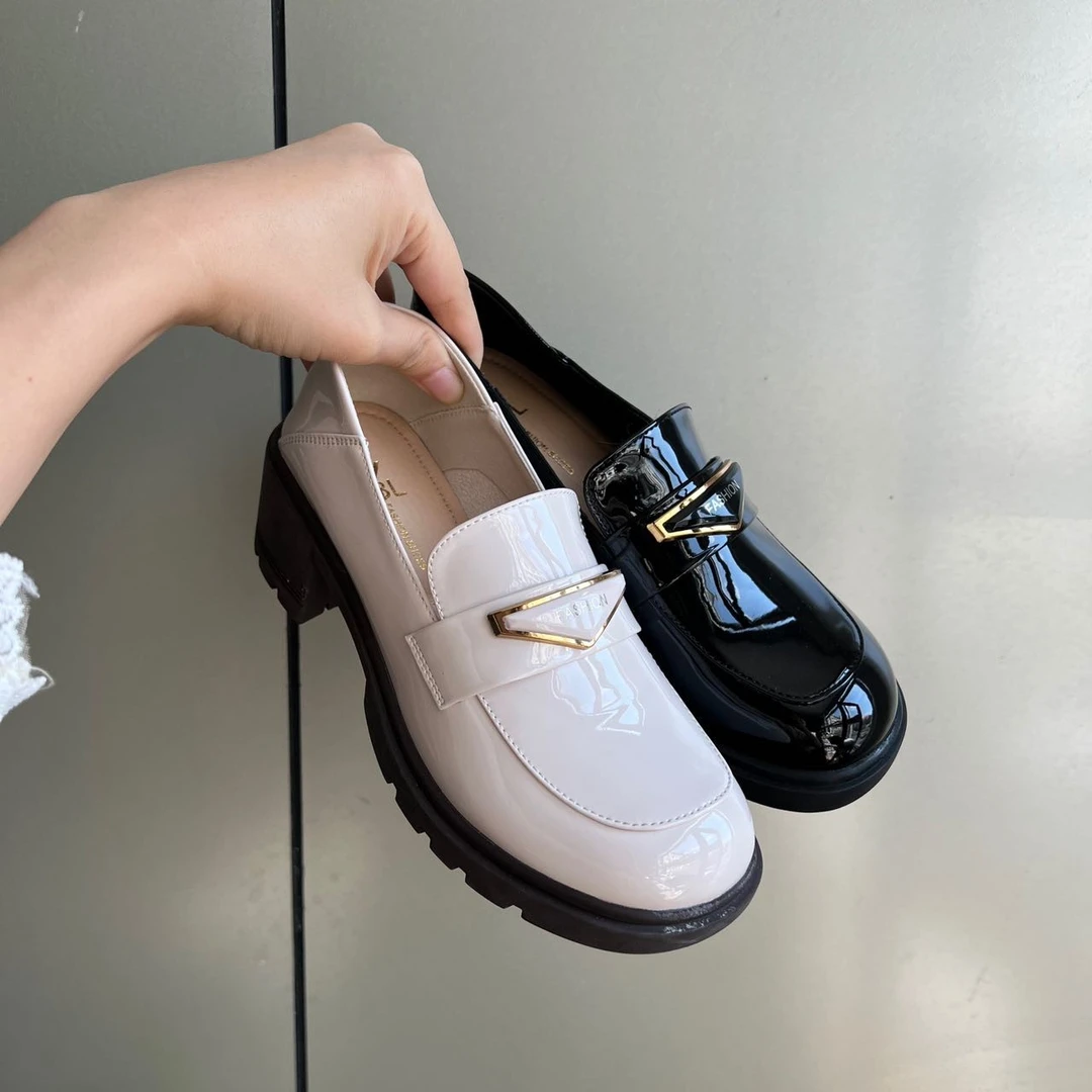 【亏本宠粉】一秒显瘦遮肉！气质百搭三角标双色乐福鞋X3302