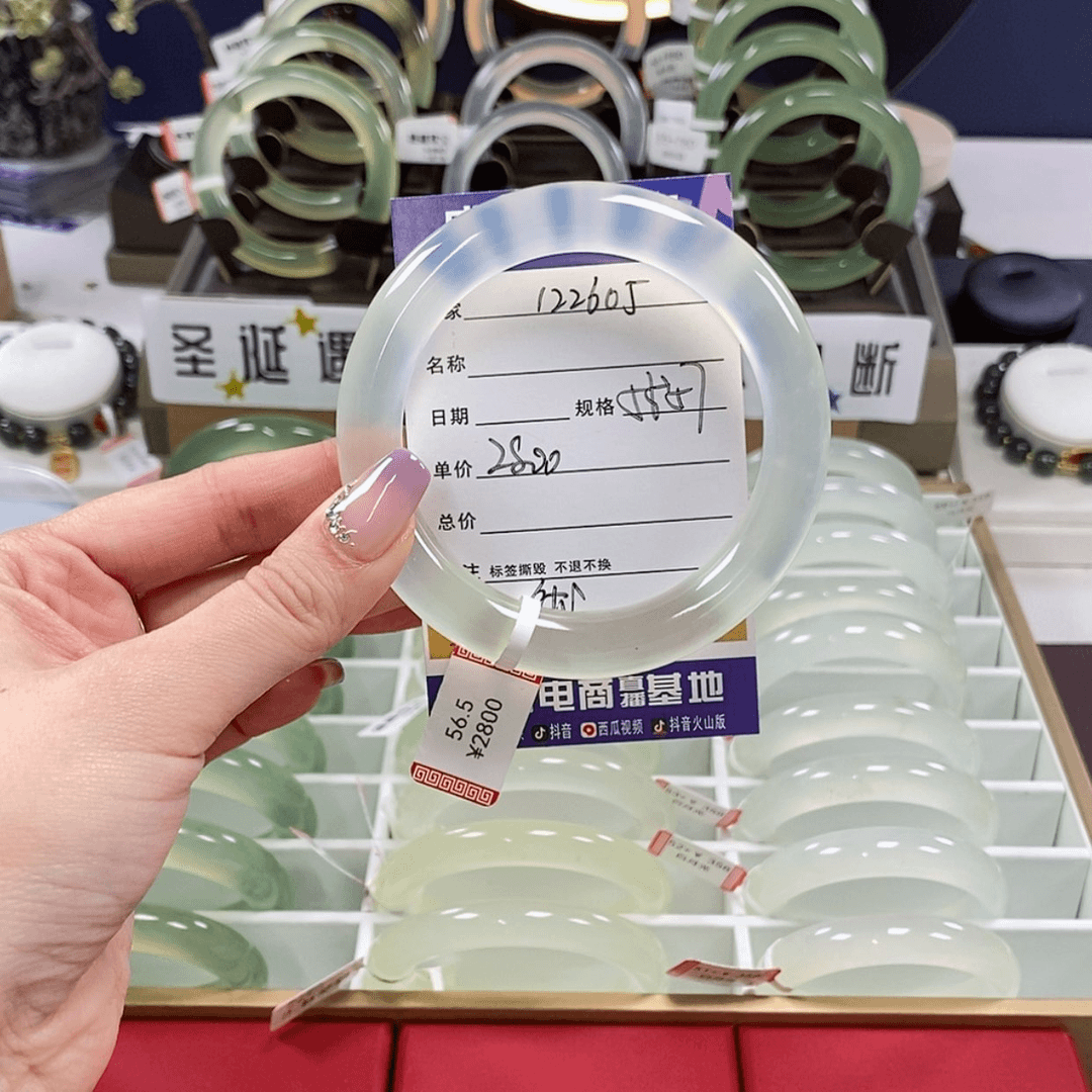 【闪购商品】蛇纹石玉手镯合金猞*