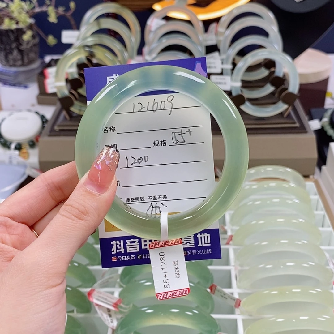 【闪购商品】蛇纹石玉手镯未镶嵌鱼**、