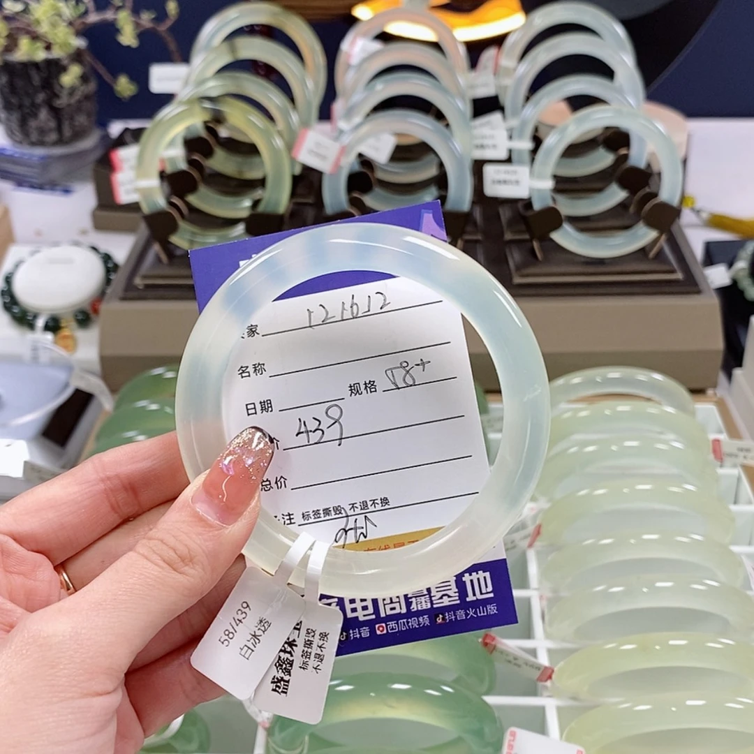 【闪购商品】蛇纹石玉手镯未镶嵌好****子
