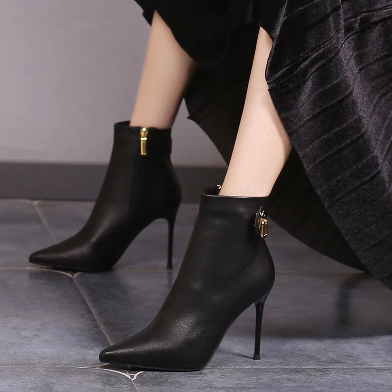 7cm欧美金属扣尖头高跟短靴女细跟侧拉链米色马丁靴2025秋冬新款