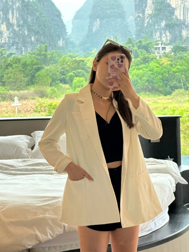 SUSIE HOLI 设计感慵懒风白色西装