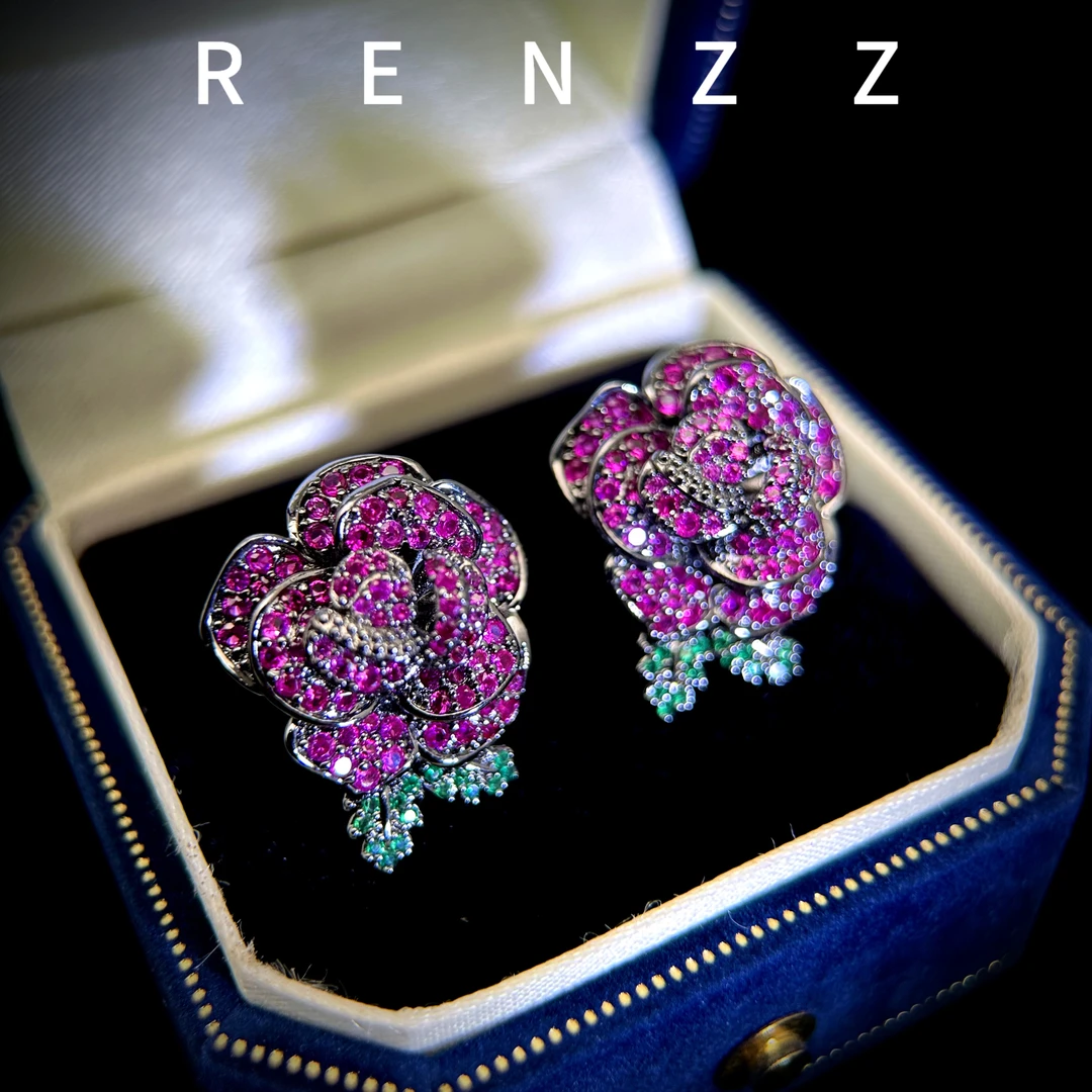 7564玫红色山茶花耳钉