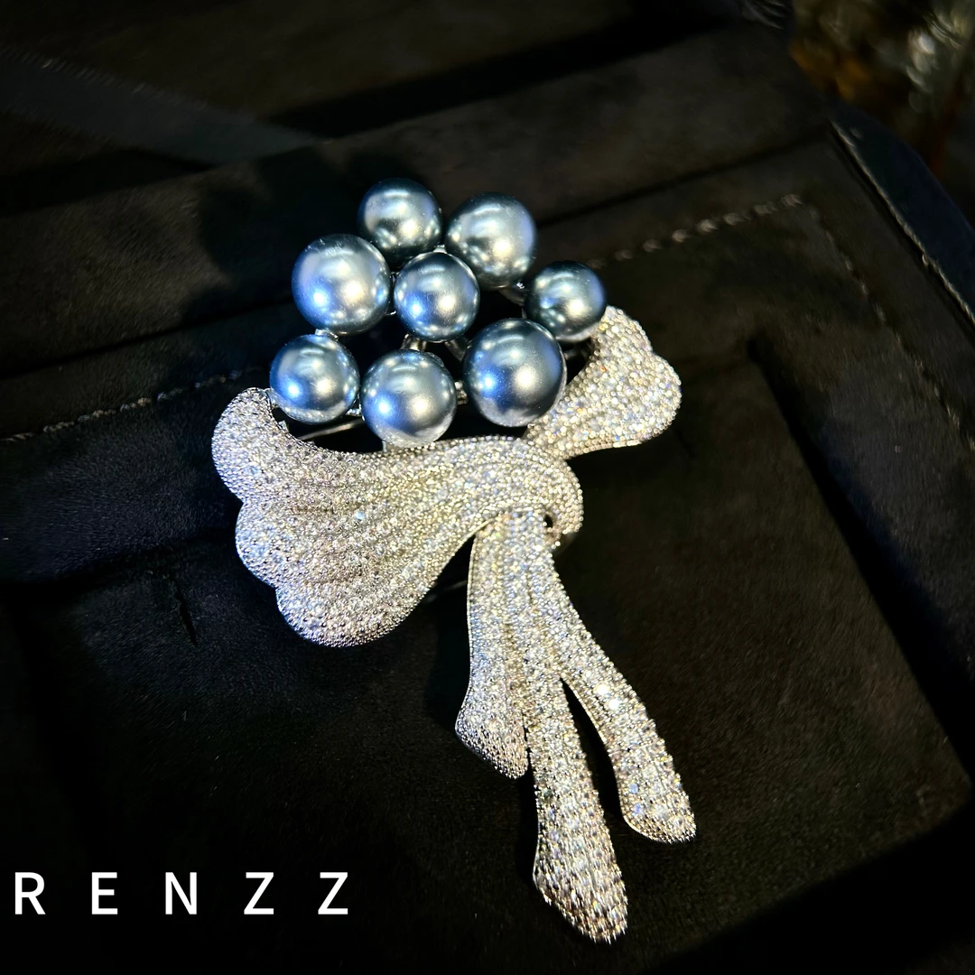 2659 意★【手捧花】灰色高定大衣胸针送礼胸针