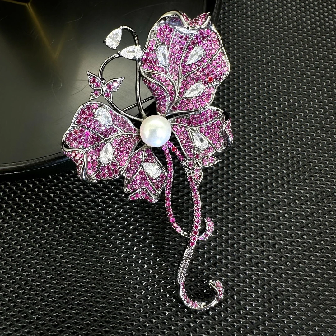 1911玫红色蝴蝶胸针