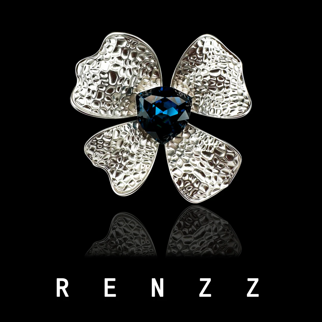 1810蓝色爱盾四瓣花胸针