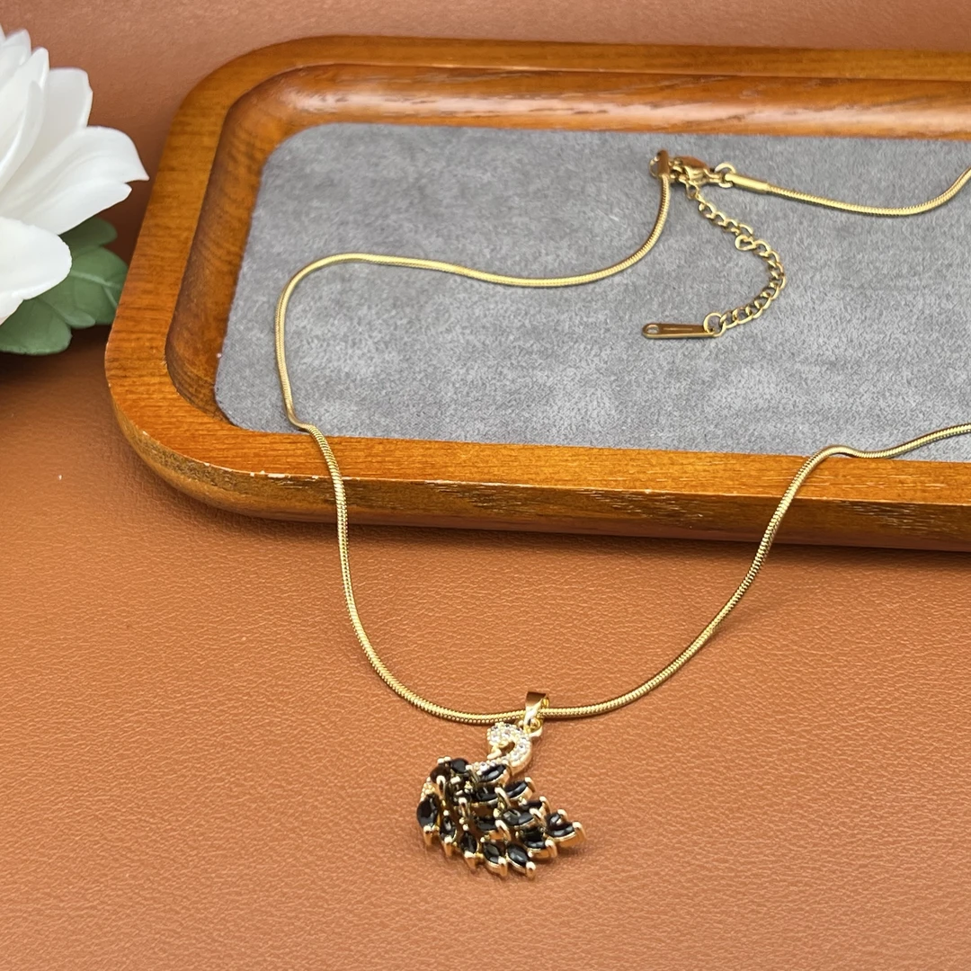 6810黑色天鹅项链