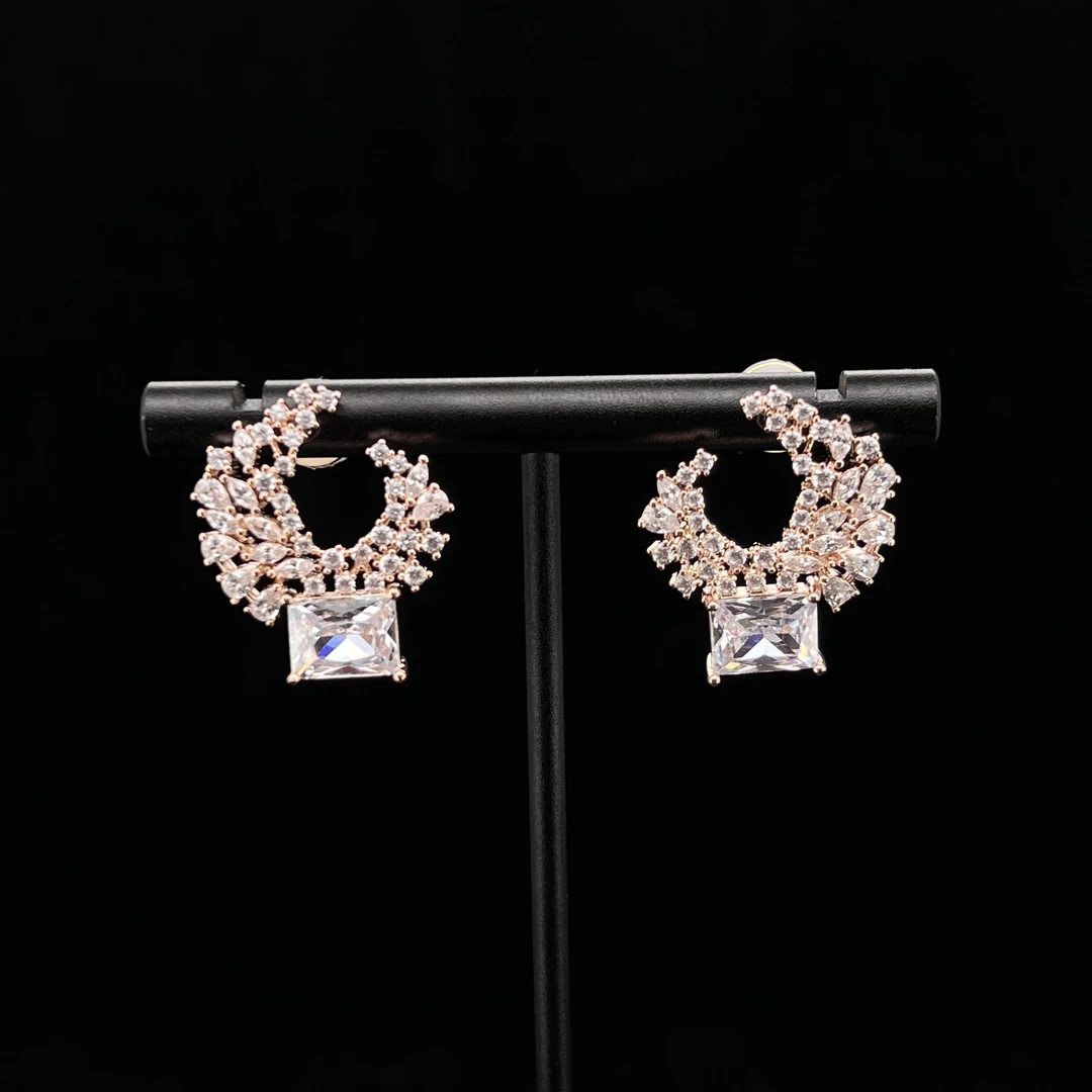 0003玫瑰色月亮耳钉