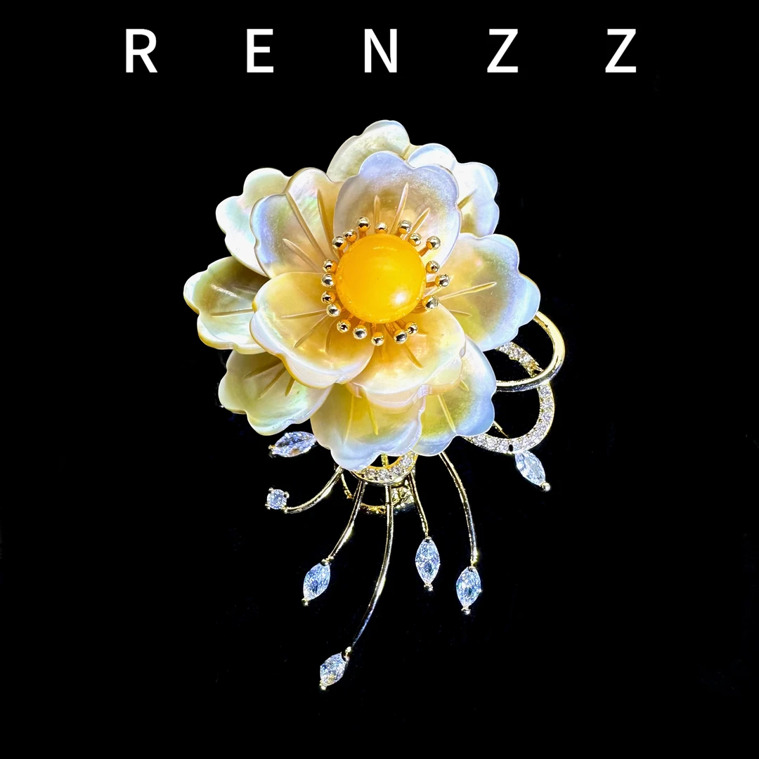 2870黄颜色贝壳山茶花轻奢胸针