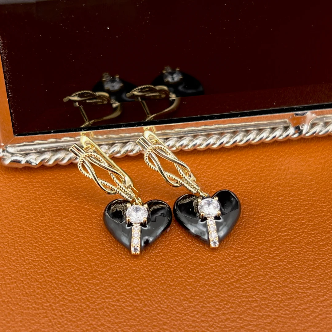 1641黑色爱心耳环