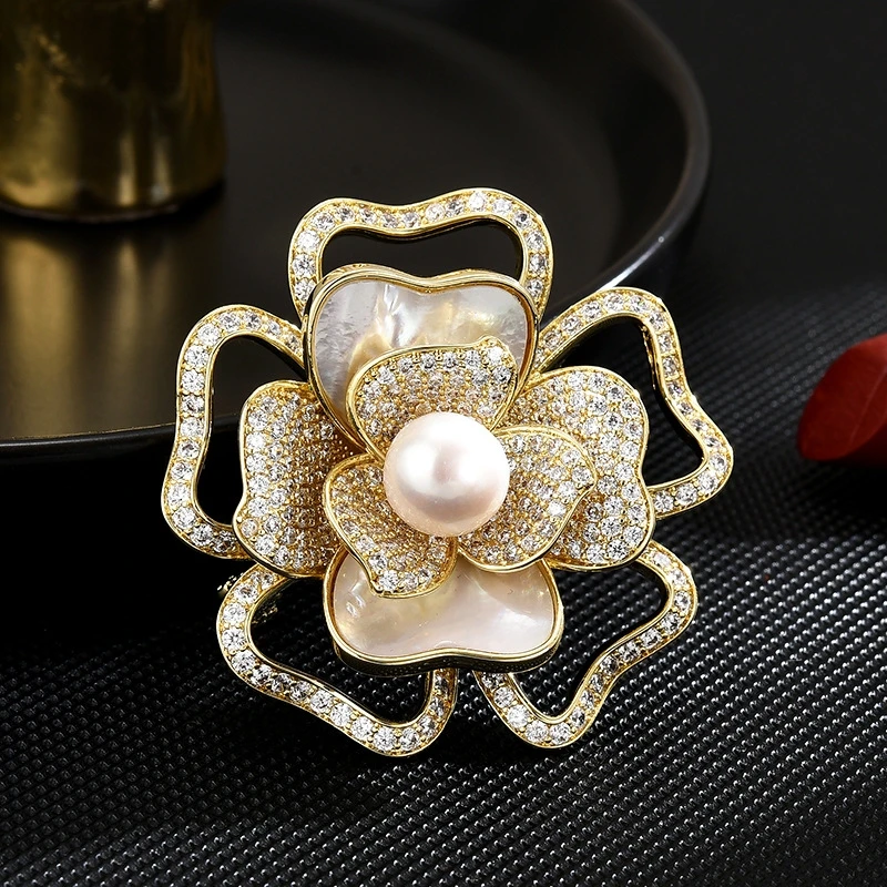 1392黄色山茶花镂空底座轻奢胸针