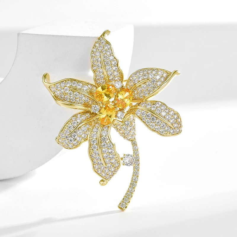 3600轻奢款黄颜色百合花胸针
