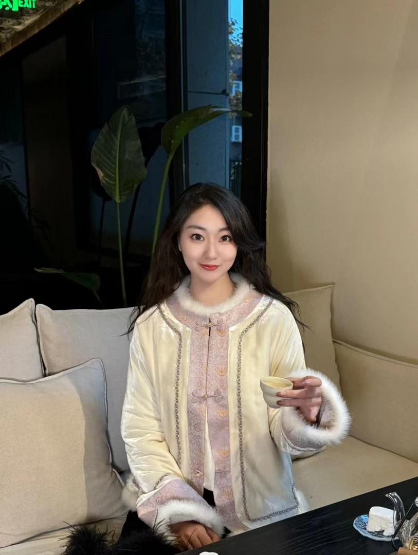 卷草蝴蝶纹拼接加棉外套