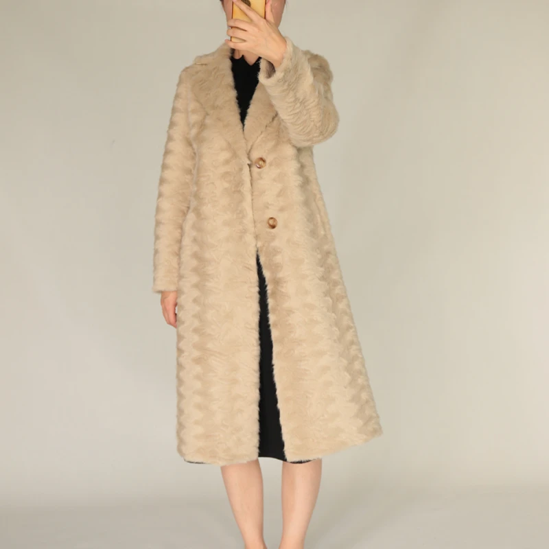 悠悠我心金羔毛外套女长款人造环保毛绒2024冬季新款皮毛一体大衣