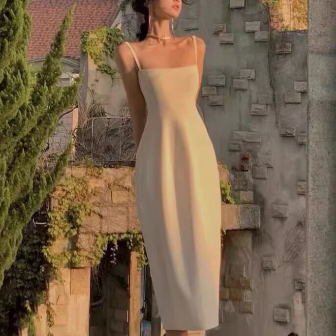 致白瓷裙吊带连衣裙女夏新款小众设计感法式气质针织抹胸长裙知子