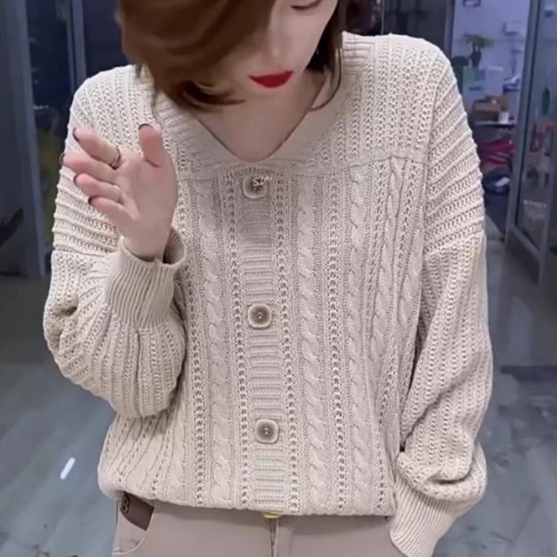 毛衣女士装2024新款秋冬季V领纯色麻花长袖针织打底衫洋气上衣服