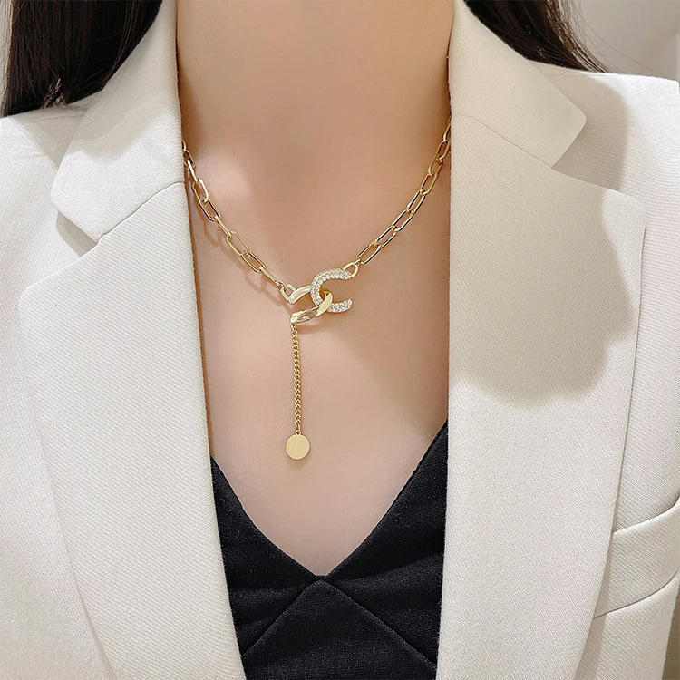 轻奢小众设计感镶钻项链女2023年新款气质金色配饰秋冬毛衣项链配