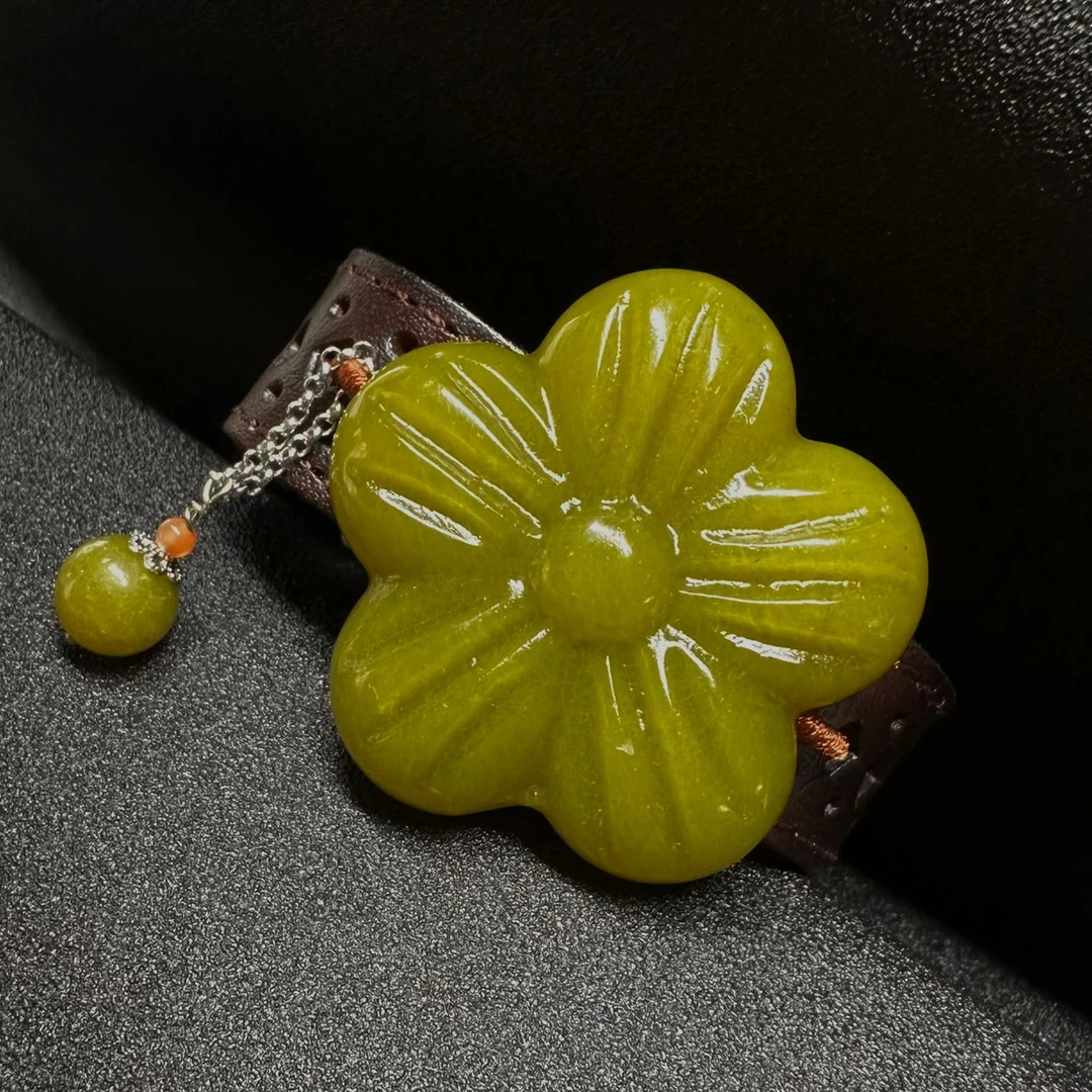 【牛油果五福花手牌】岫玉牛油果绿五福花手牌手链蛇纹石玉
