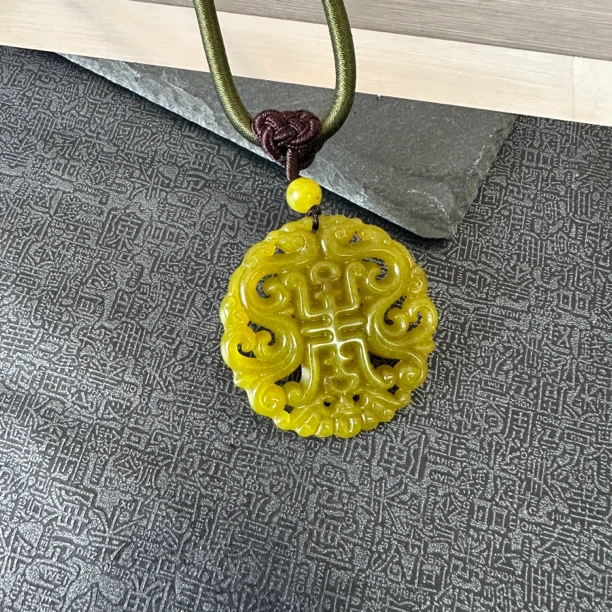 【牛油果万寿牌圆】岫玉蛇纹石玉挂件项坠挂件福寿安康