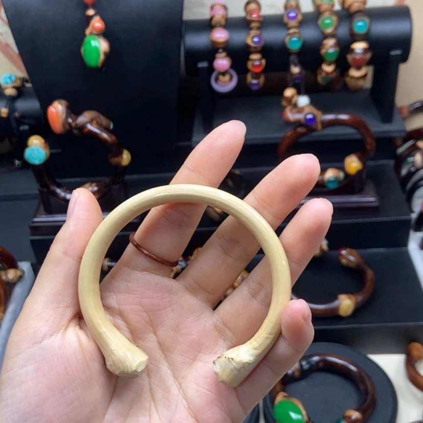 【闪购商品】雕刻木材?*