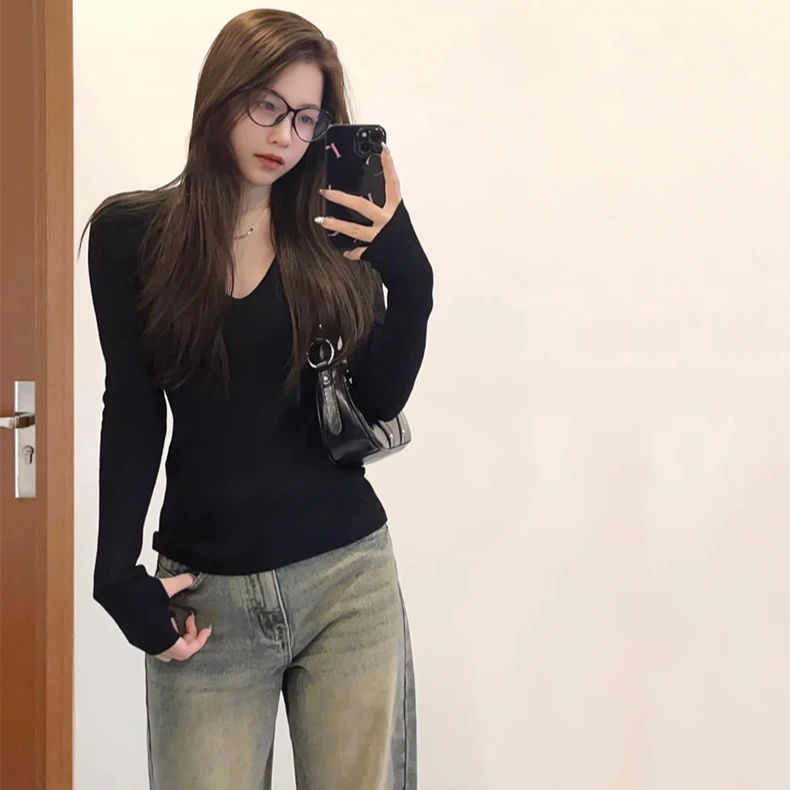 韩系风穿搭女长袖t恤棉大码上衣内搭秋季单穿V领纯色正肩打底衫女