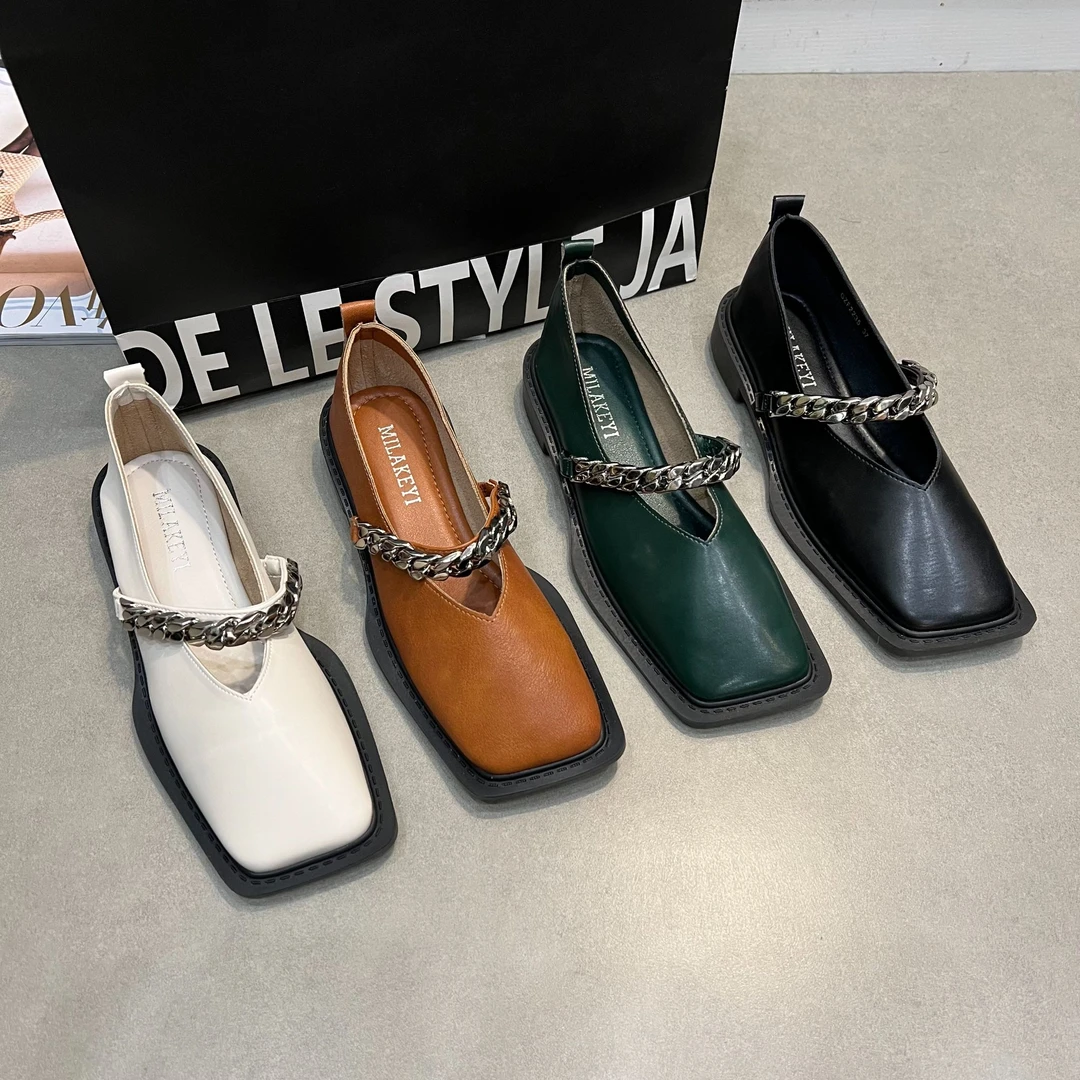 2024年秋冬新款英伦风时尚链条全包方头低粗跟平底气质百搭女单鞋